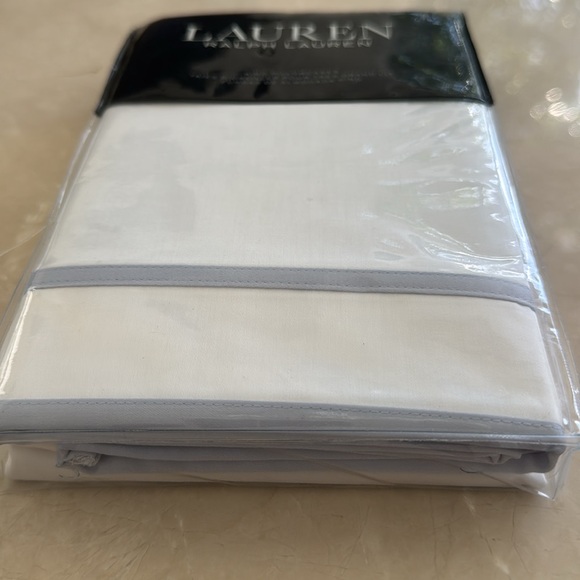 New Ralph Lauren Spencer White Cornflower Blue Border 2 King Pillowcase set. $85 - Picture 3 of 8